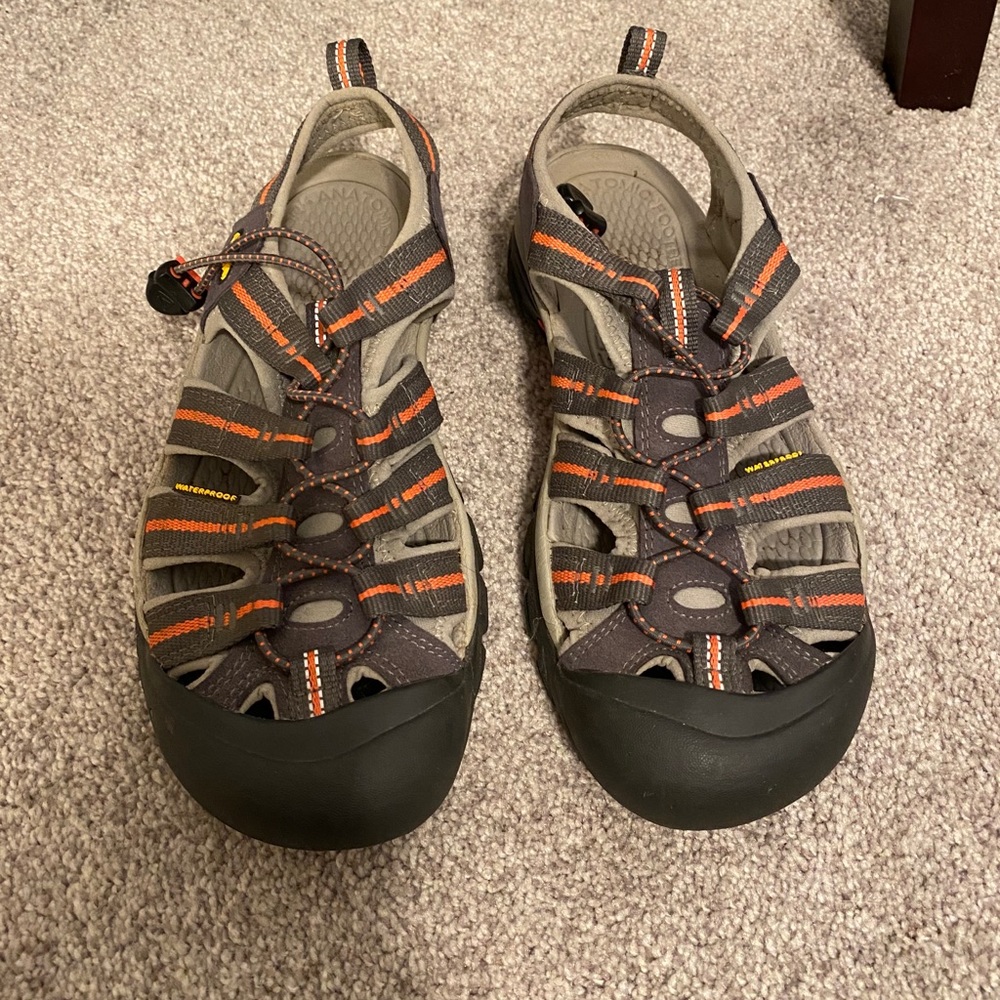 Women’s Newport Keens Size 8
